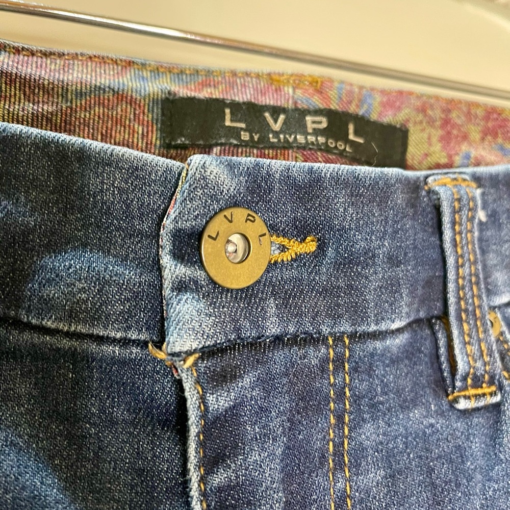 Liverpool LVPL “Collette” Jeans with Grommet Details Raw Hem Size 12 - Picture 4 of 9